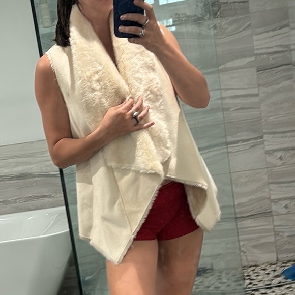 Suede and “fur” vest - Picture 2 of 4